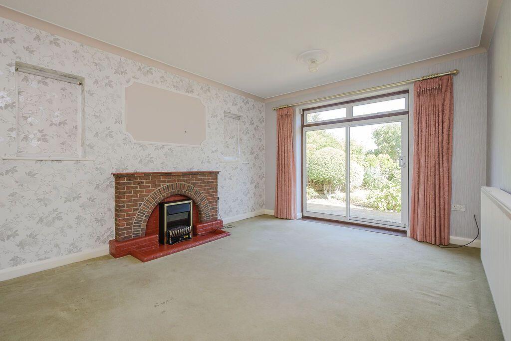 House in Sutton - More