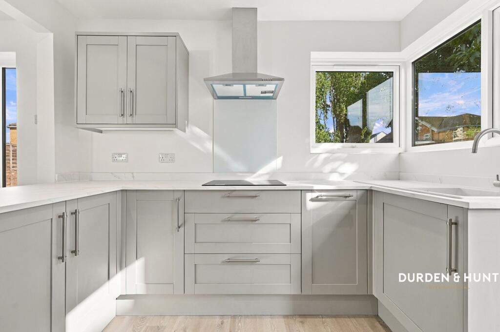 House in Southend-on-Sea, Leigh on Sea - More