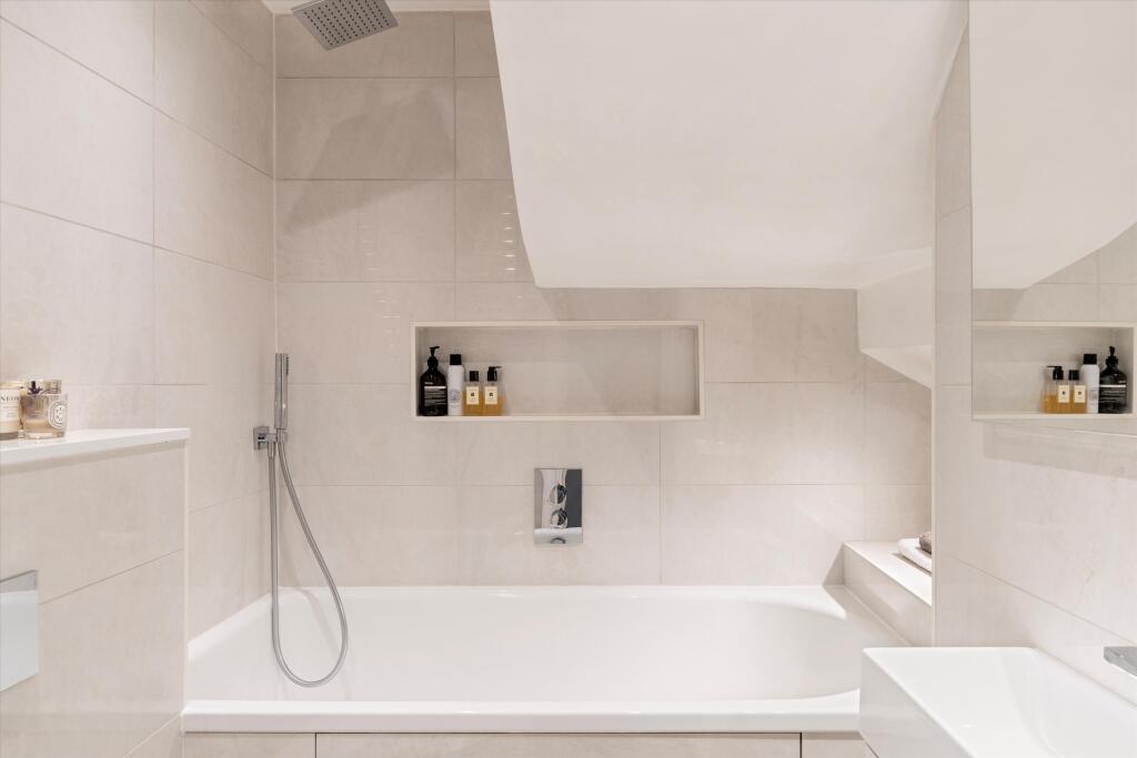 Apartment in London, Westbourne Green, Bayswater - More