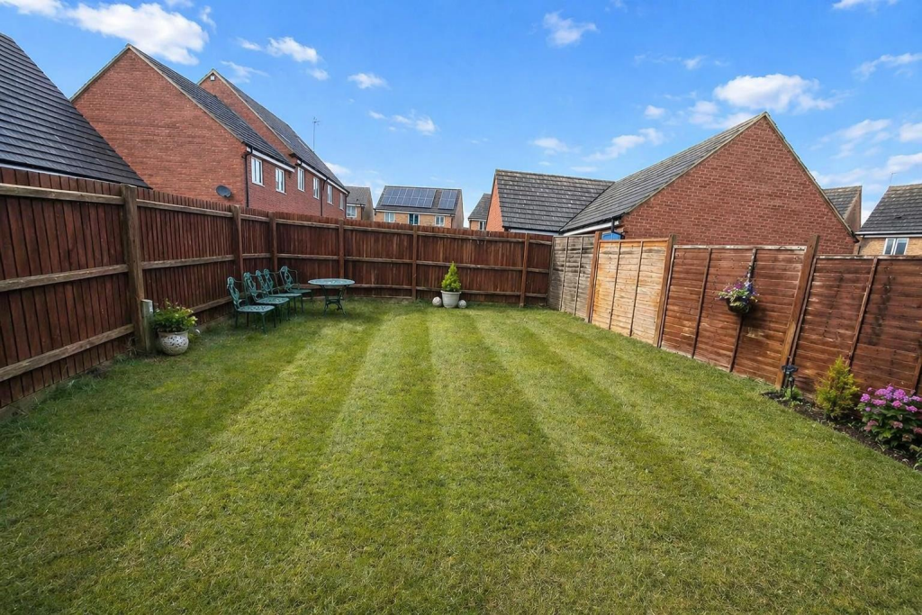 Nuthatch Close, Corby - View 5
