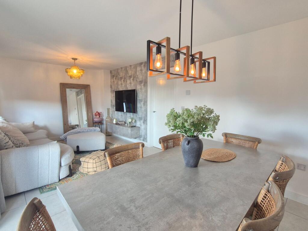 House in North West Leicestershire, Hugglescote and Donington le Heath - More