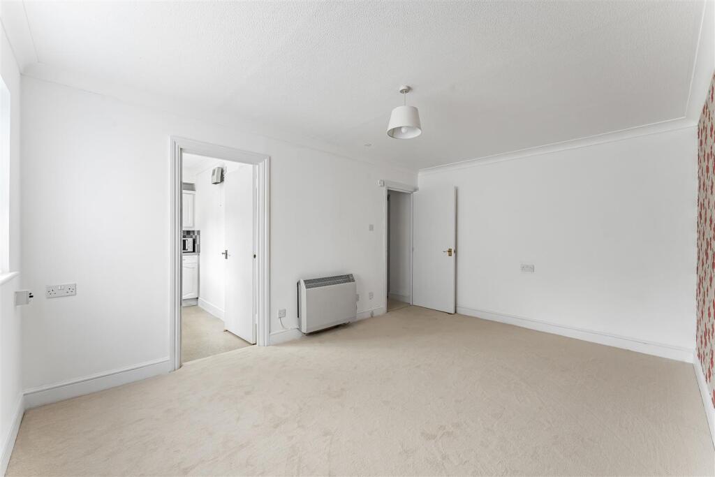 Ellen Court, North Chingford photo 4
