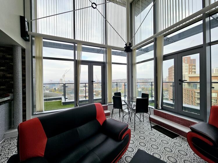 Apartment in Leeds, Holbeck - View 2