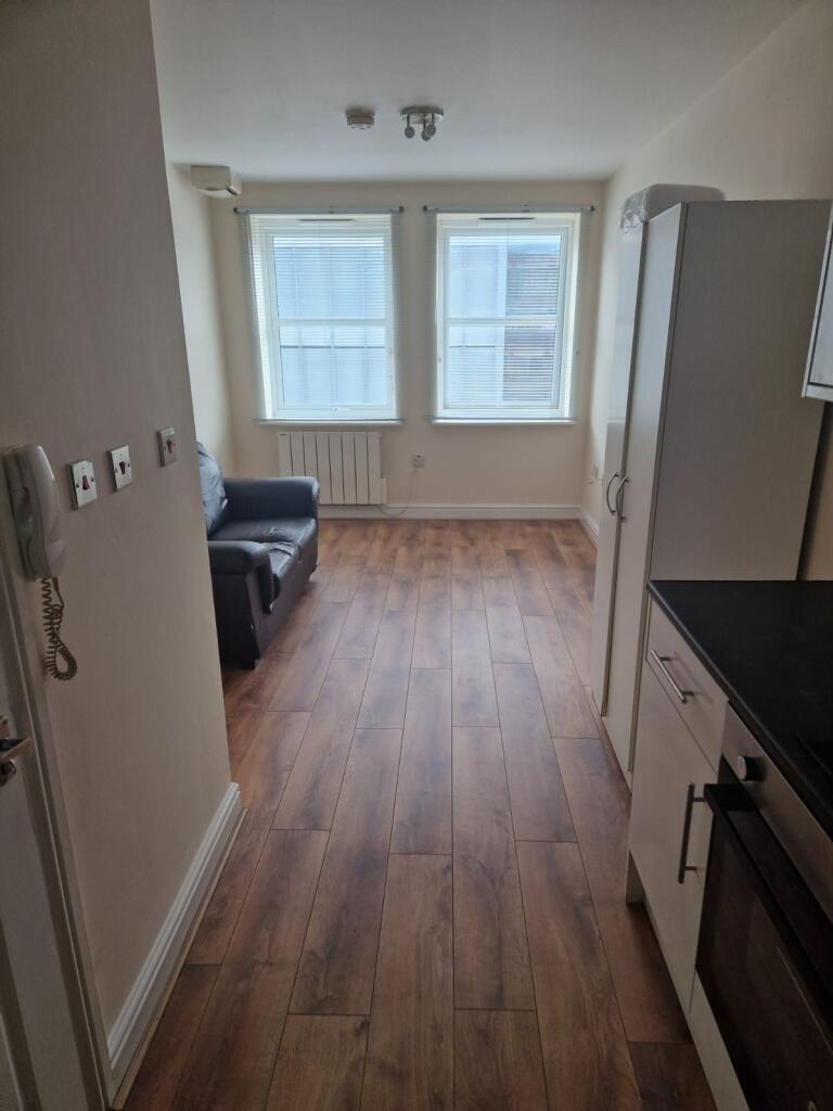 Apartment in Luton, New Town - View 3