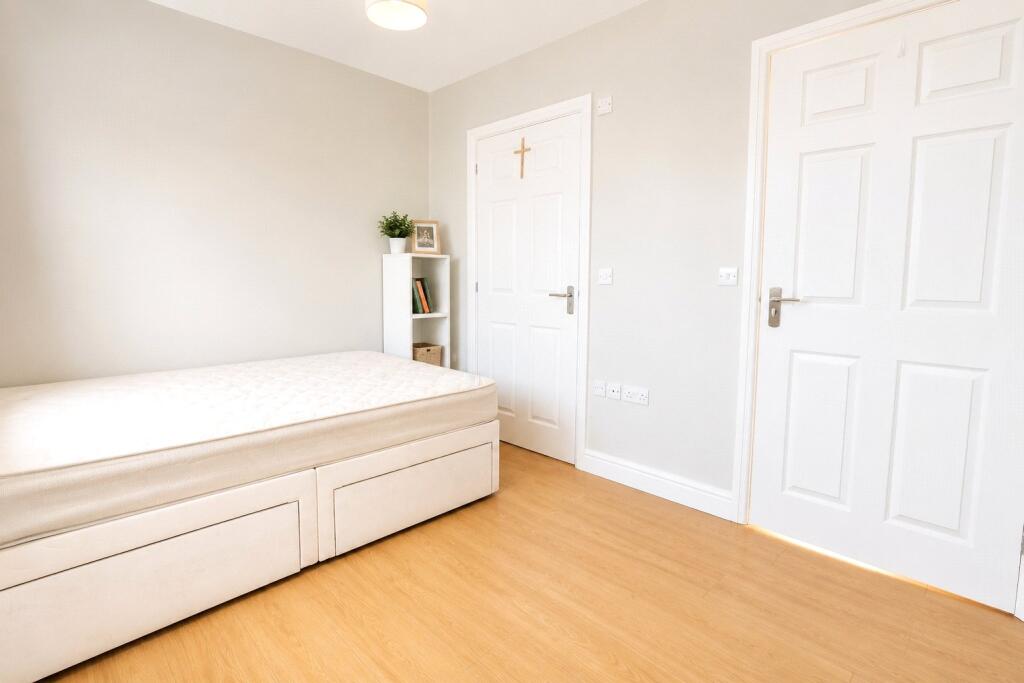 Oriental Road, Woking, Surrey, GU22 - View 3