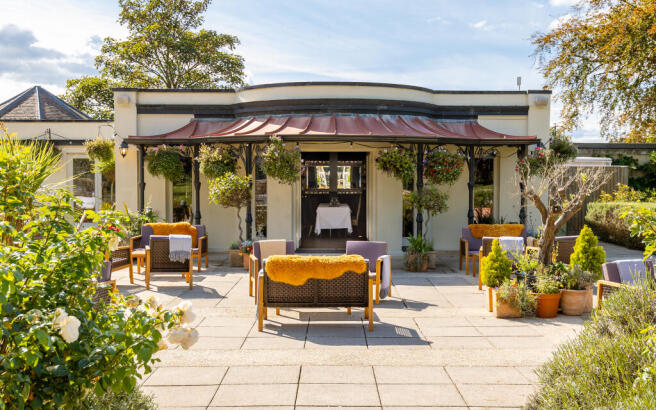Albert Cottage Hotel, York Avenue, East Cowes, Isle of Wight PO32 6BD