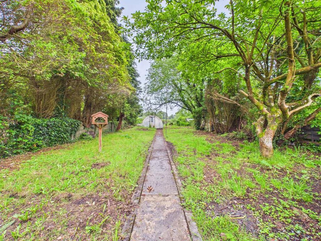 House in Ammanford, Betws - View 4