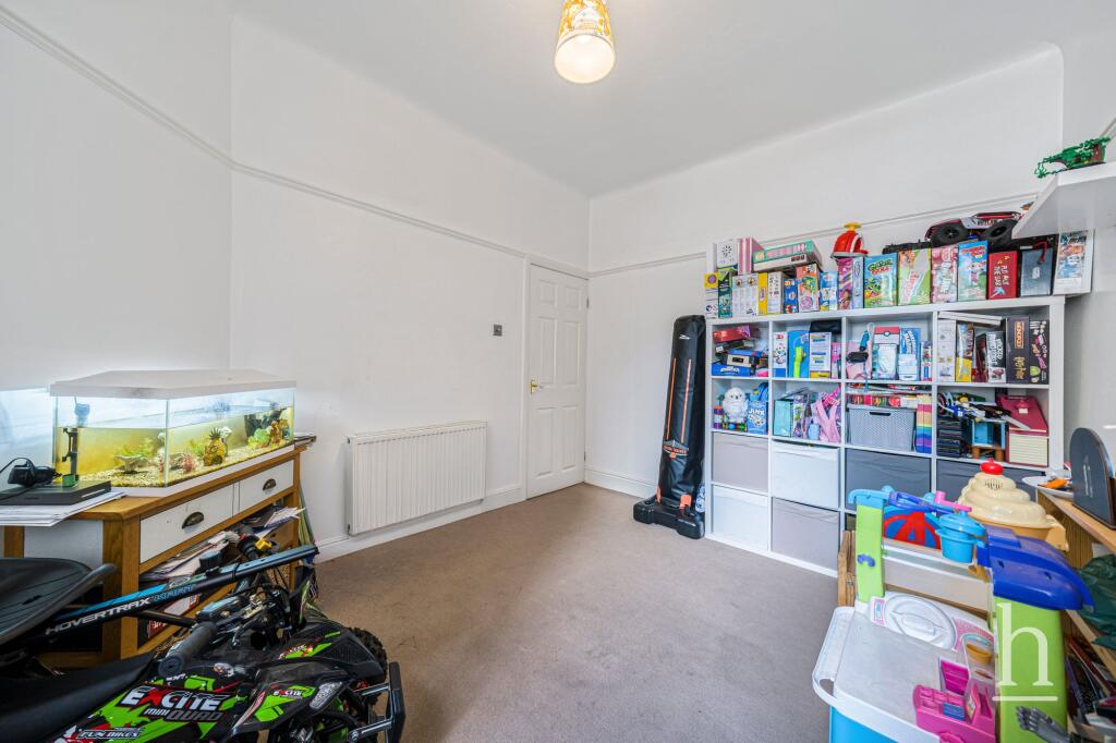 Albert Road, Birkenhead, CH42 - More