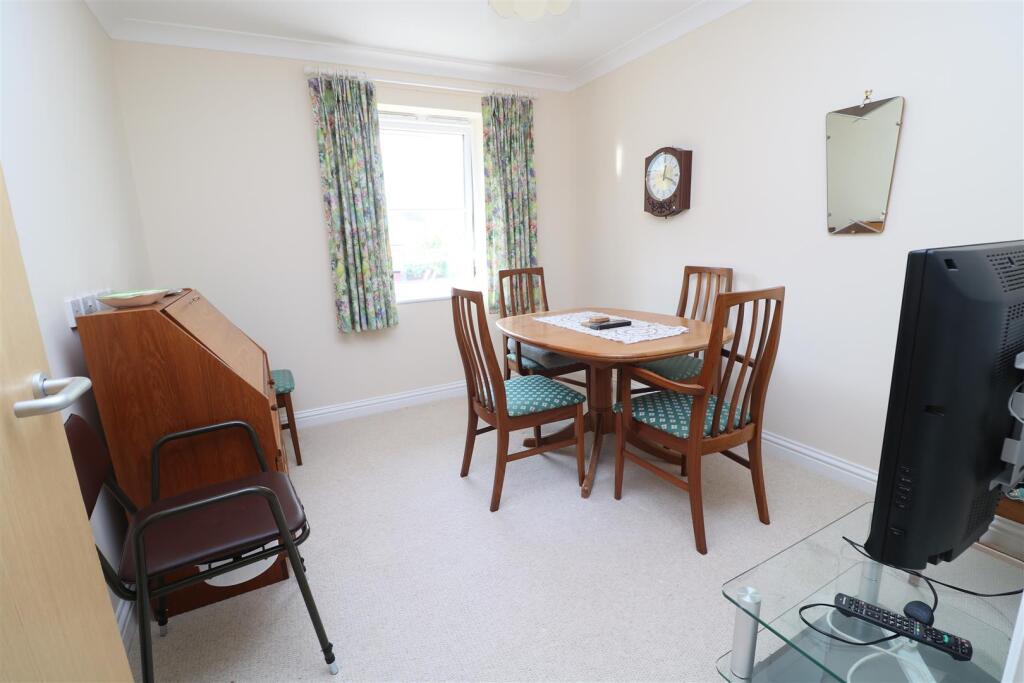 Apartment in Bath, Trowbridge - More