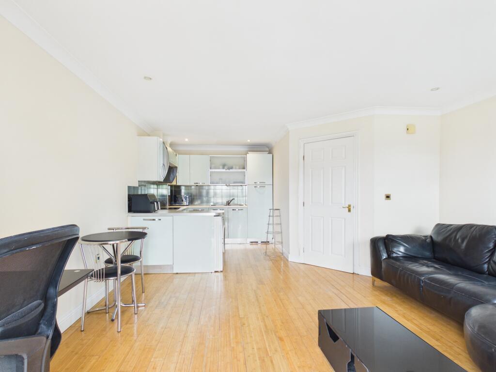 Apartment in Warrington, Centre Park, Howley - More
