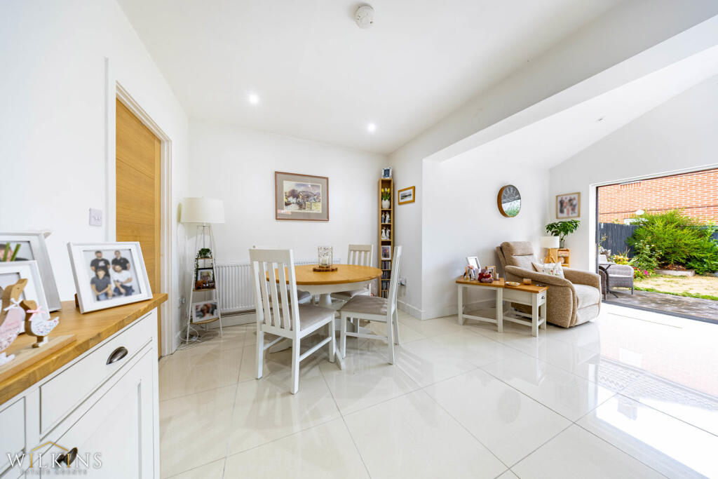 House in Kingsbury - More