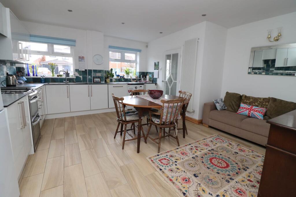Brookhurst Road, Bromborough photo 4