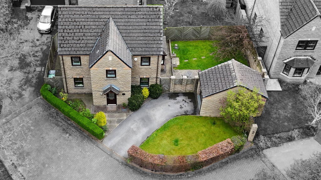 4-bed detached on Mereside, Fenay Bridge, Huddersfield, HD5, £400,000