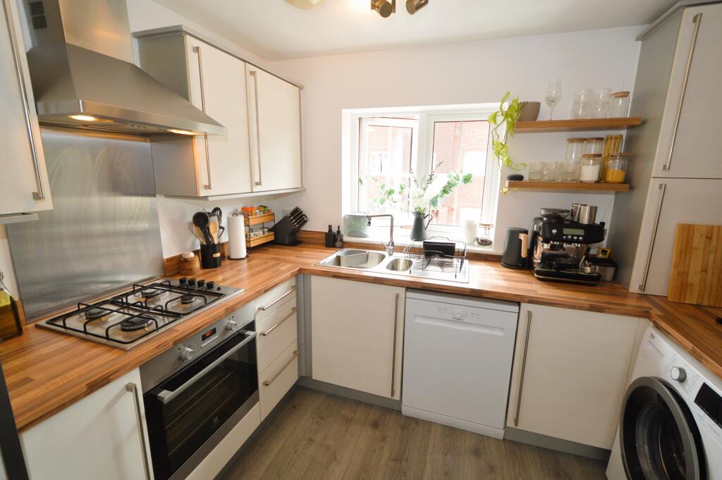 House in Surrey Heath, Windlesham - View 4