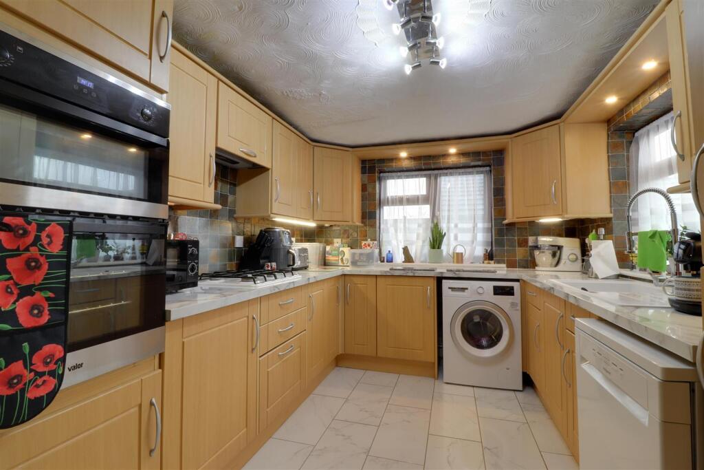 Storrington Road, Stonehouse photo 3