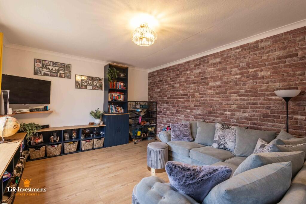 Saunton Road, Rugby, Warwickshire, CV22 - More