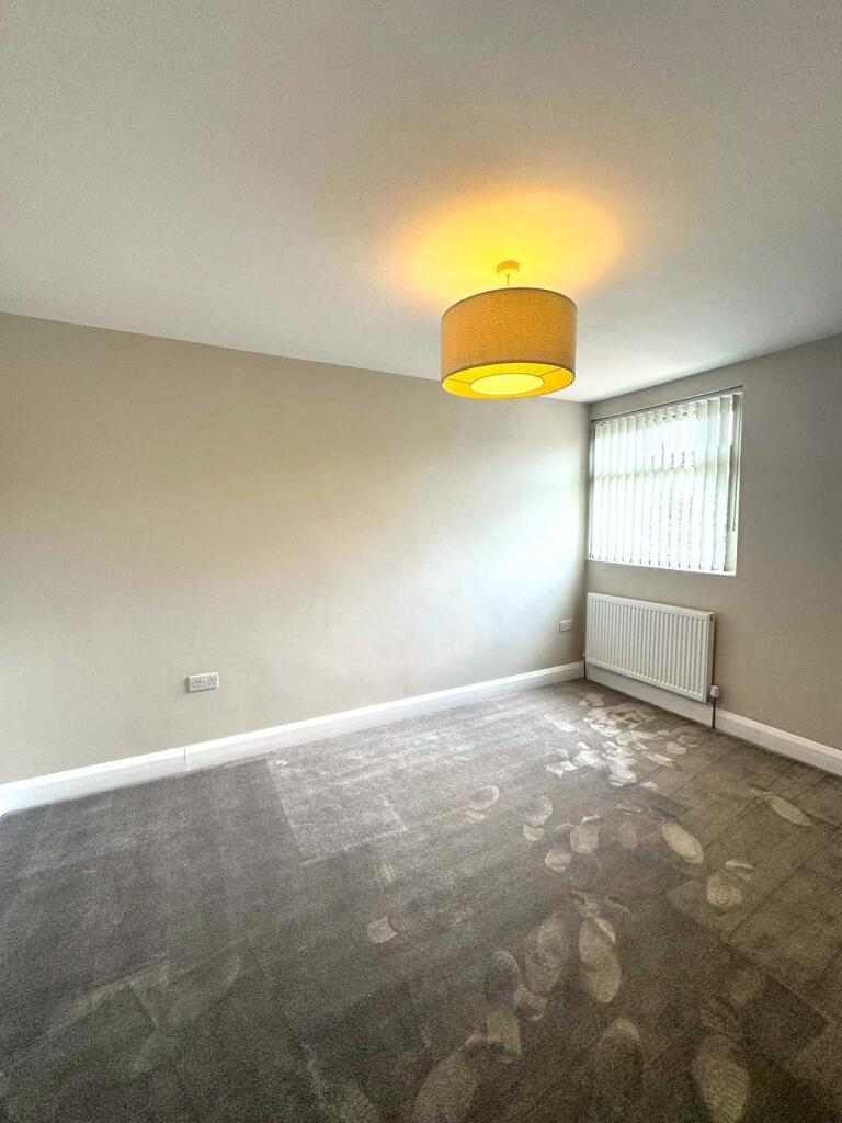Apartment in Slough - More