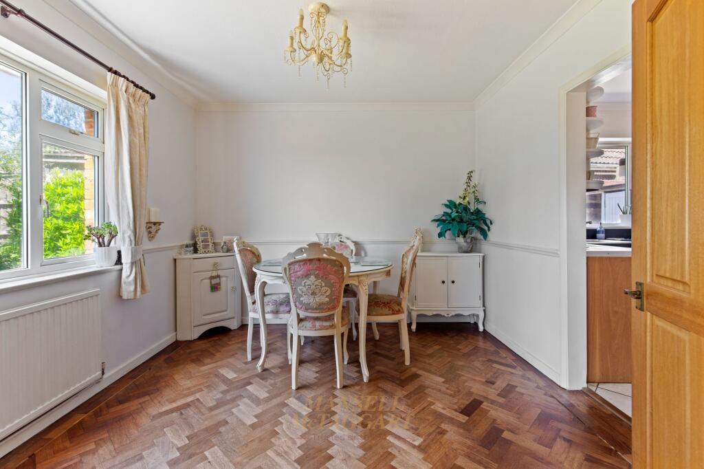 House in Crawley, Gossops Green - More