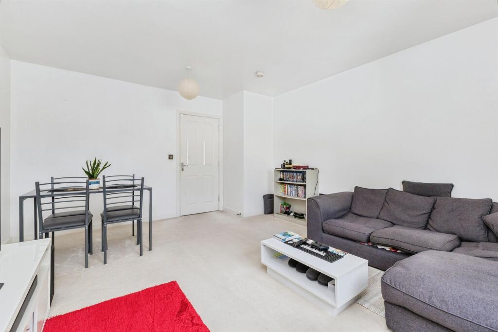 Apartment in Torquay, Torbay - More