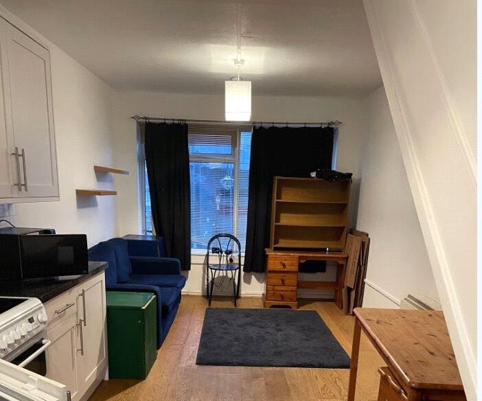 Main image of property: High Road, North Finchley, London, N12