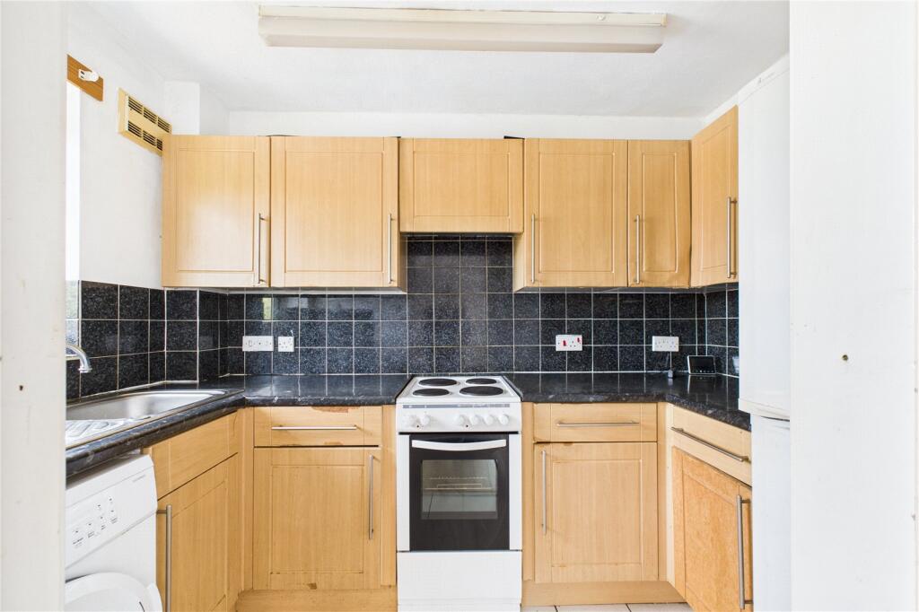 Apartment in Crawley, West Sussex - View 4
