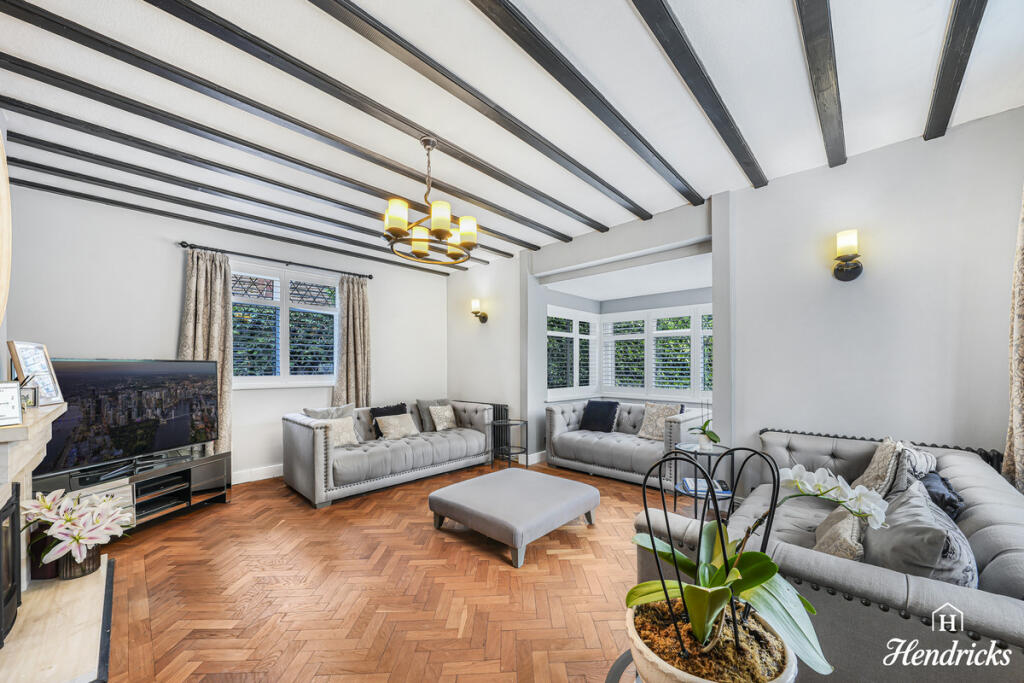 House in Southend-on-Sea - More