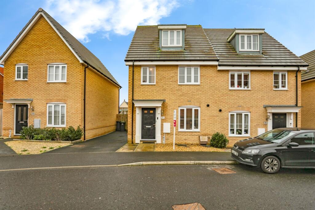 3-bed semi-detached on Keyes Close, Stowmarket, £300,000