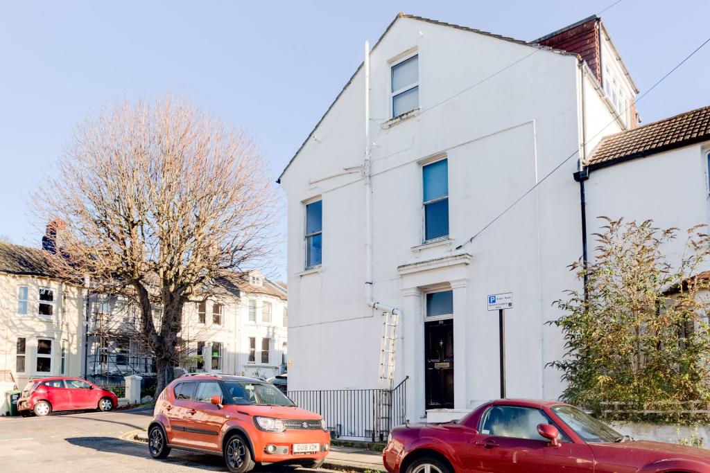 Apartment in Brighton, Round Hill - View 4