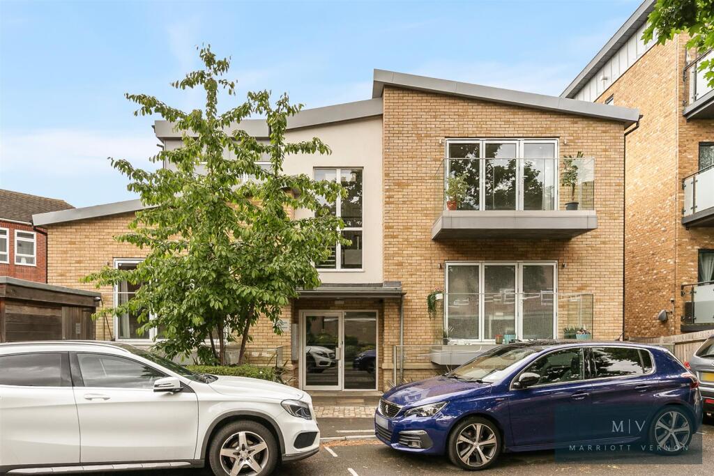 Main image of property: The Avenue, Croydon