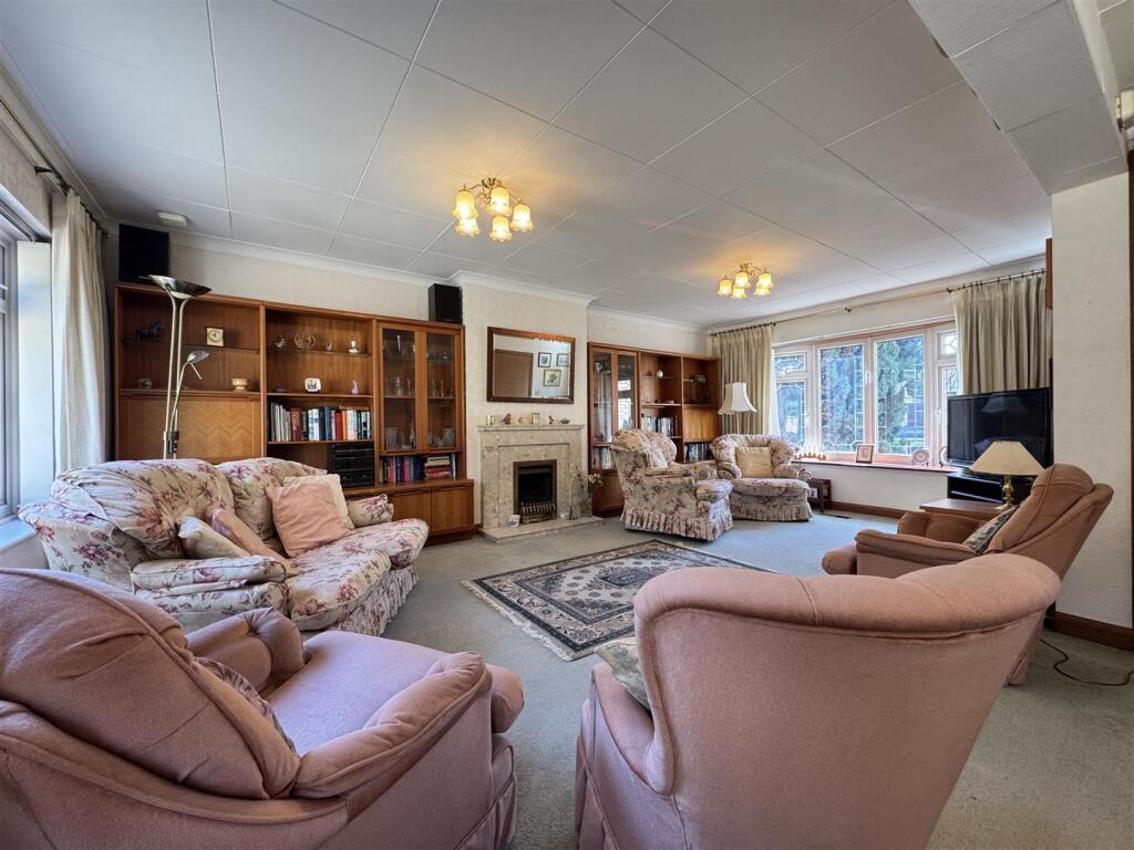 Chantry Crescent, Stanford-le-Hope photo 2