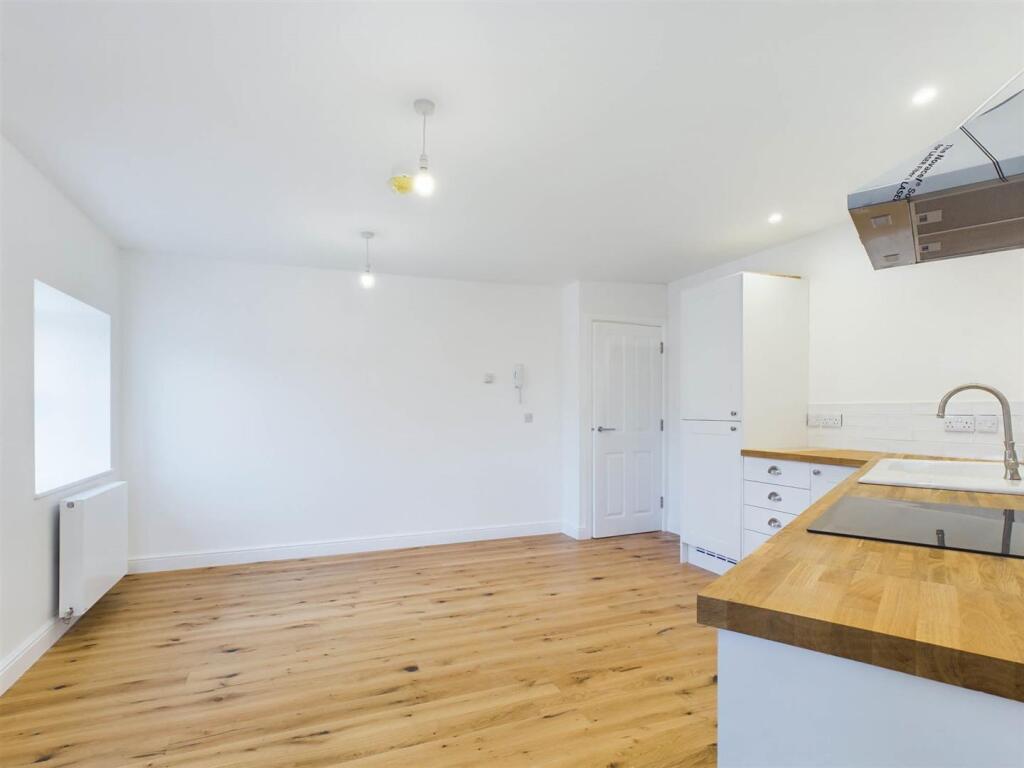 Apartment in Torquay - View 3