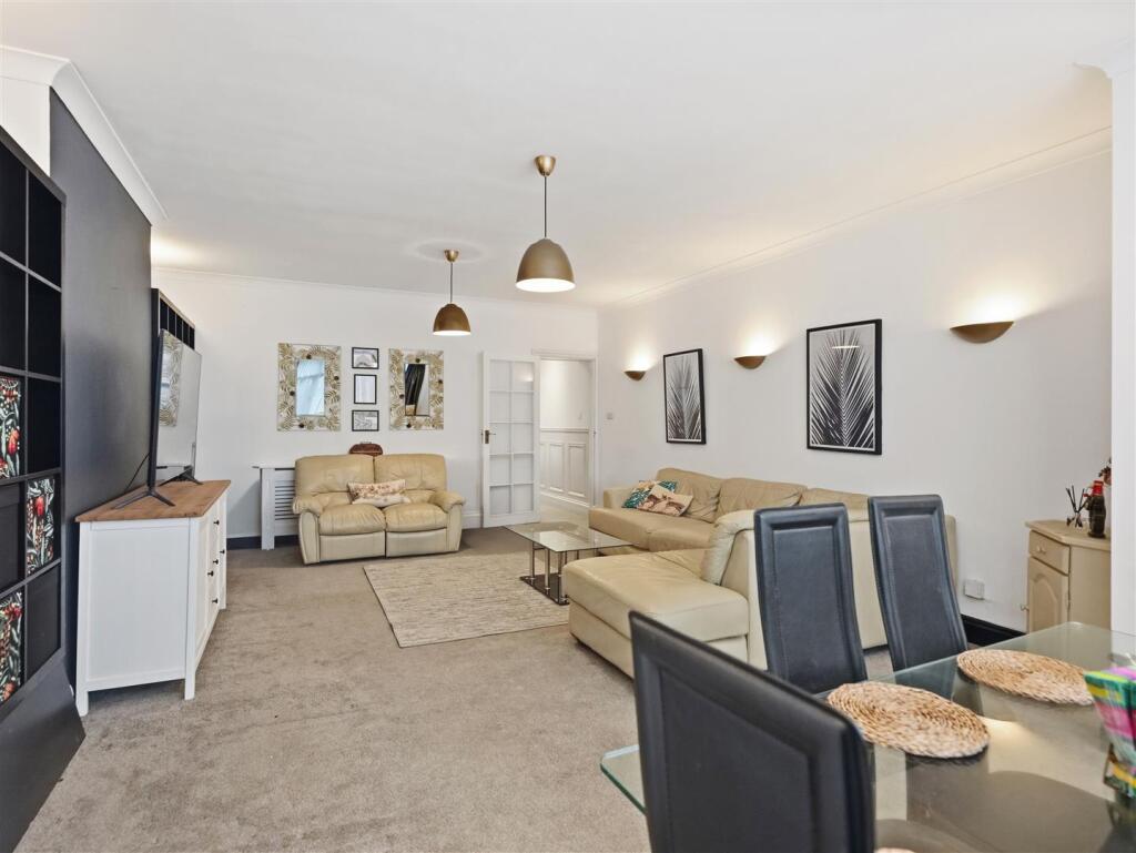 Apartment in Bournemouth, Lansdowne - More