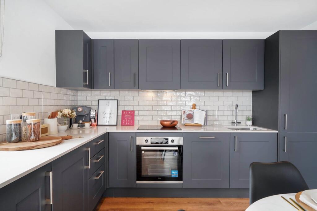 Apartment in Maidenhead, North Town - More