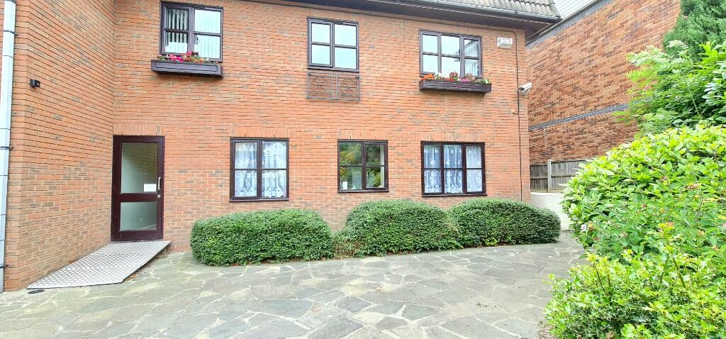 1-bed other on Eastwood, Essex, SS9, £105,000
