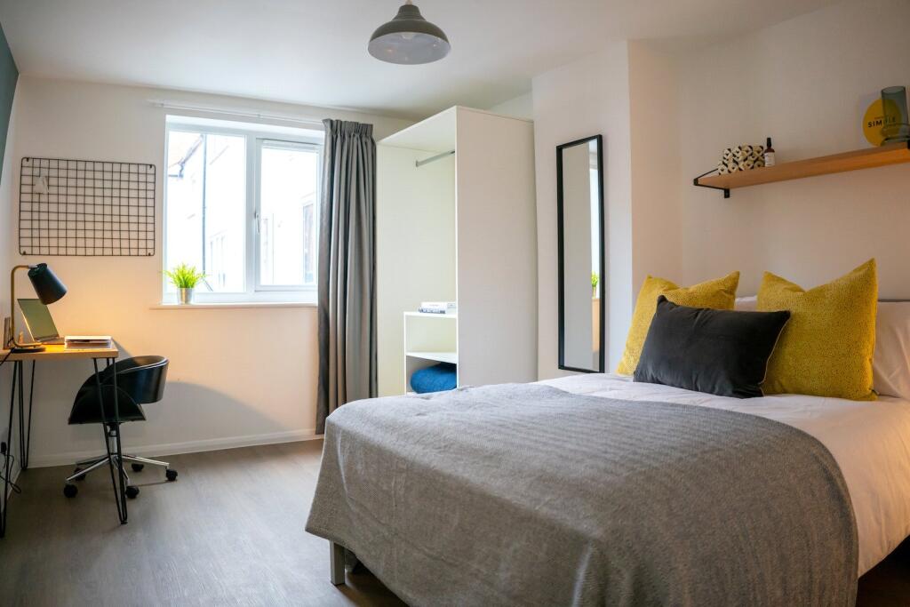 House in Lincoln, Lincolnshire - More