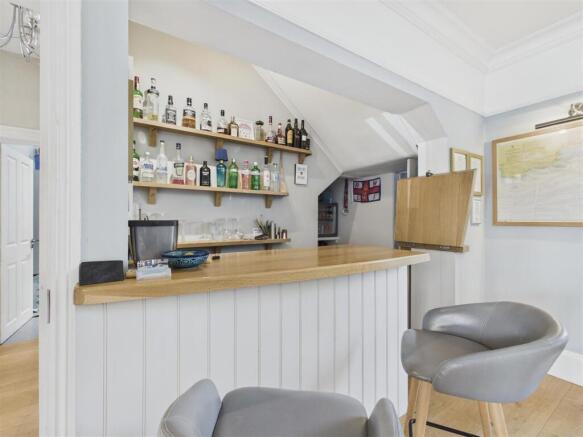 Dining Room / Bar