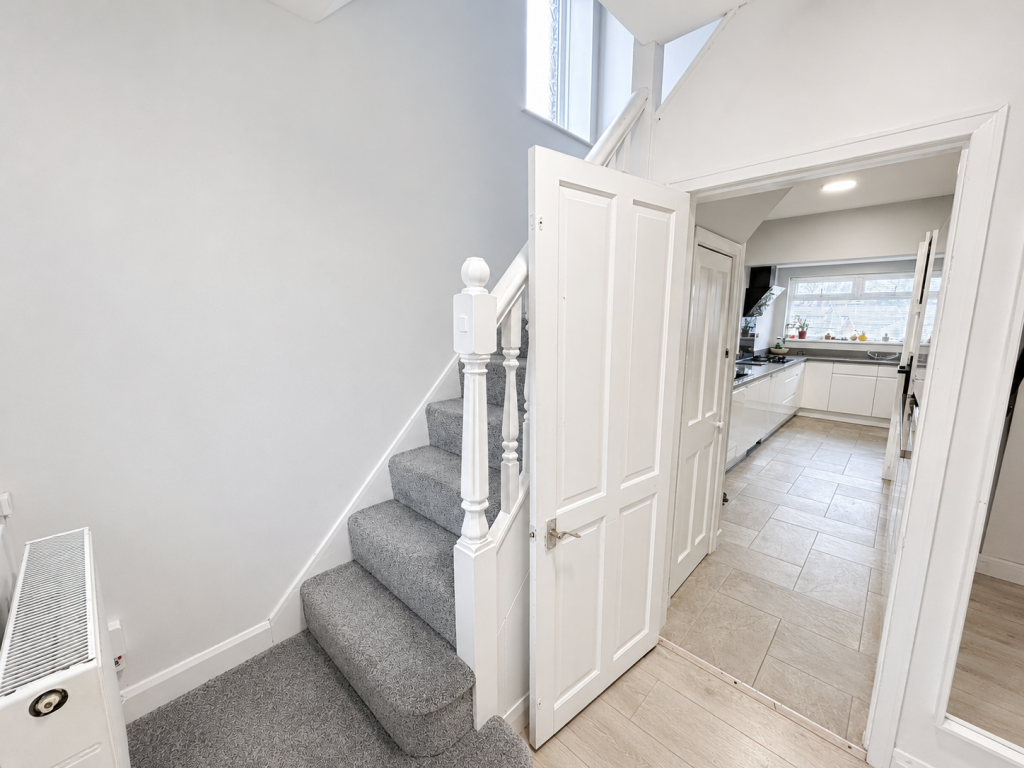 House in Stockport, Edgeley Shopping Centre, Shaw Heath - View 4