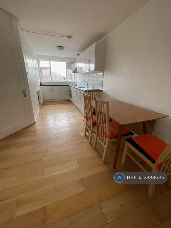 3 bedroom maisonette for rent