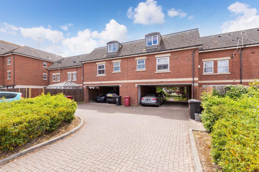 Main image of property: London Road, Langley, SL3
