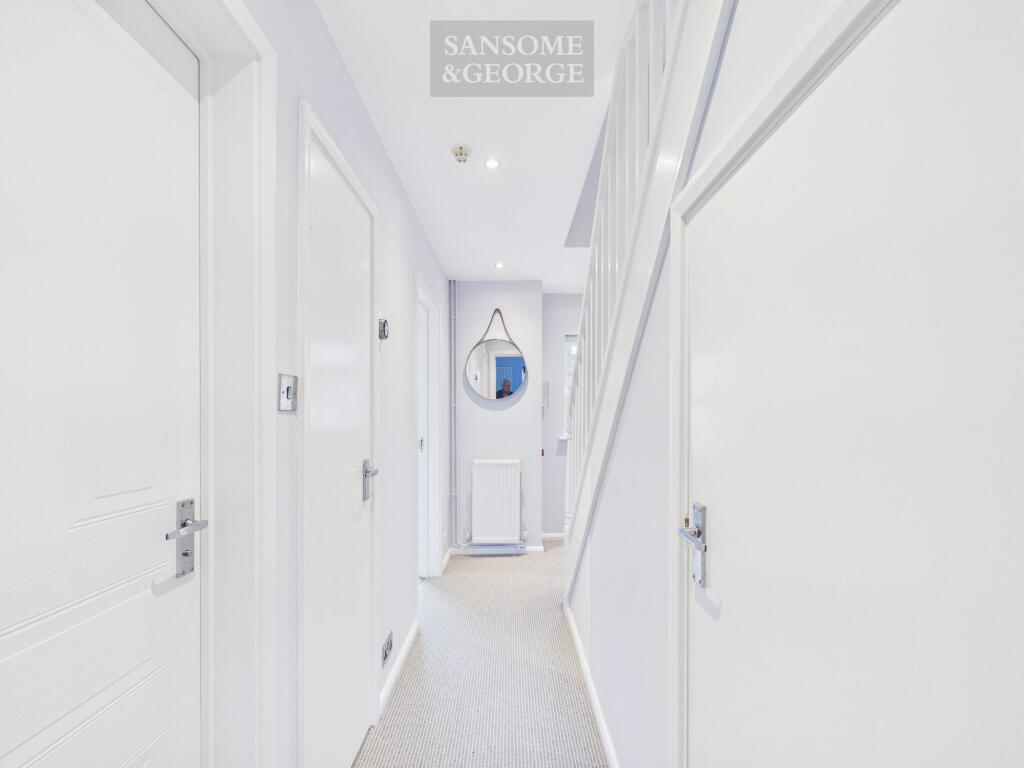 Holly Close, Bramley, RG26 photo 2