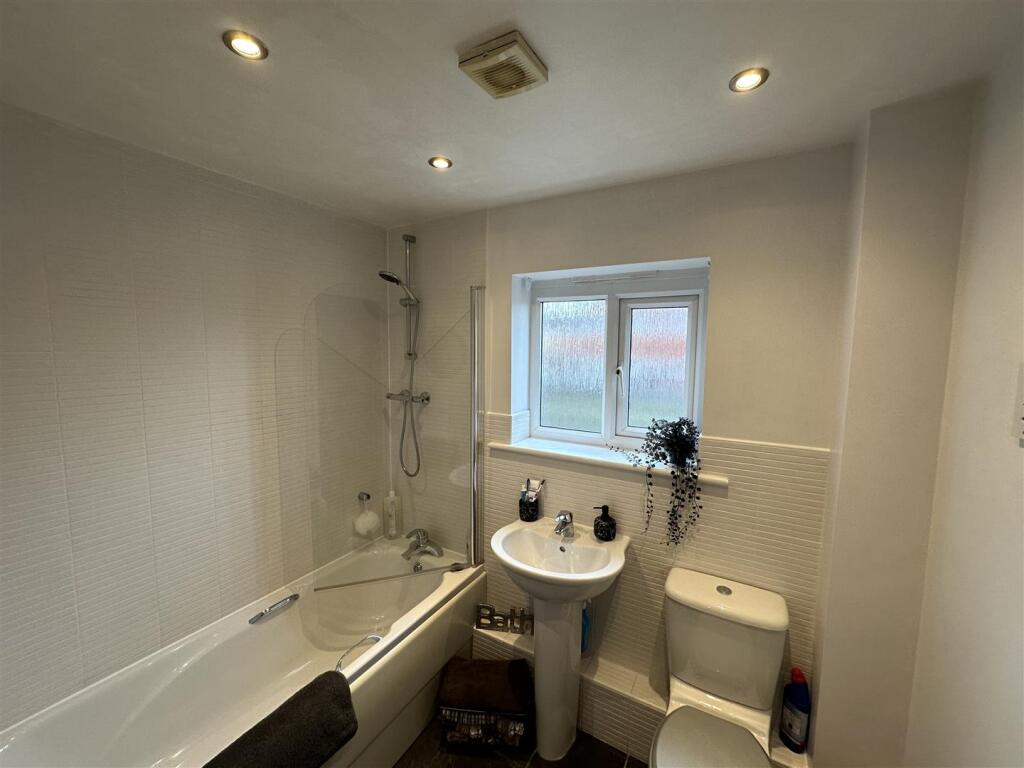 Apartment in Ashfield, Sutton in Ashfield, Dalestorth - View 3