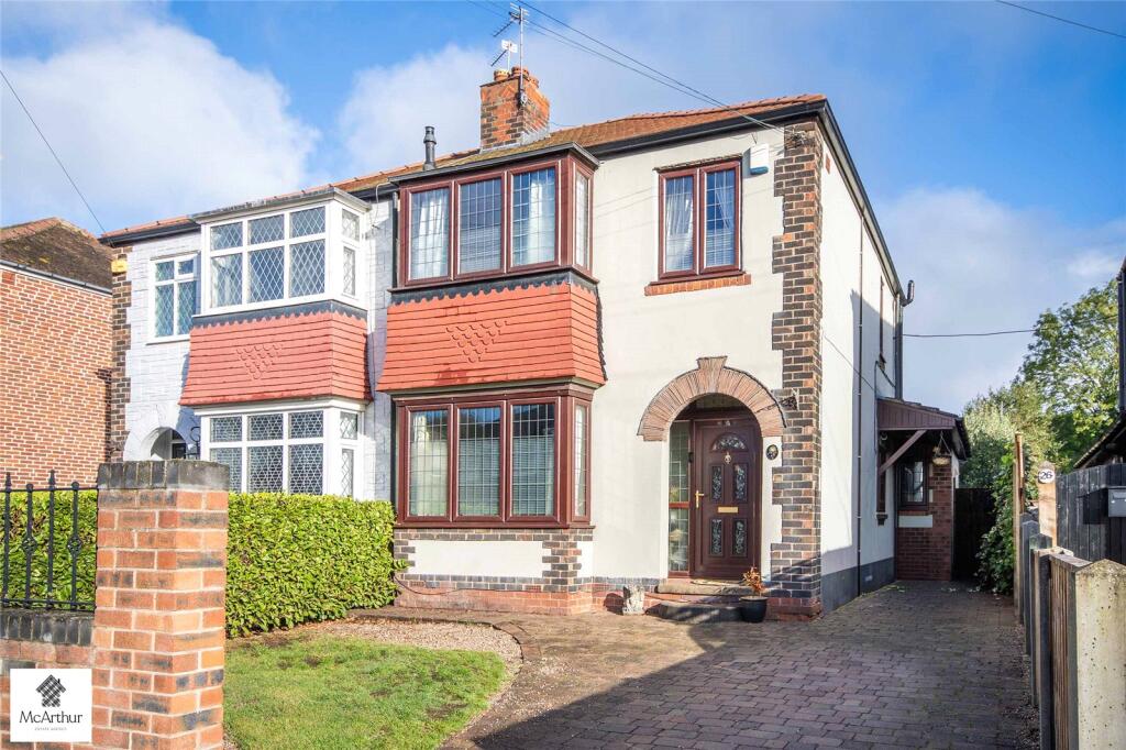 3-bed semi-detached on Grange Avenue, Bawtry, Doncaster, South Yorkshire, DN10, £275,000
