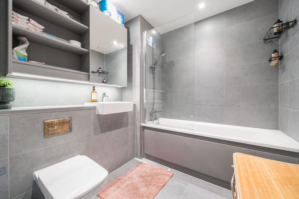 Apartment in London - More