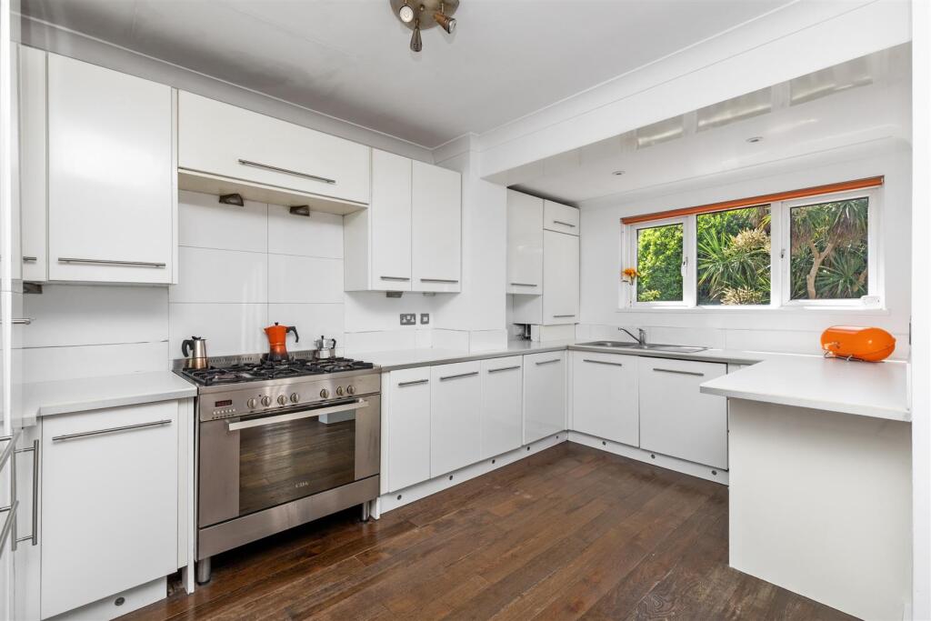 House in Hove, Brunswick - View 4