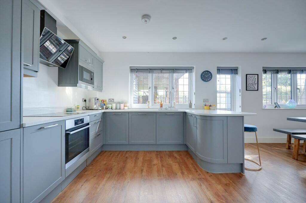 House in Redhill - View 5