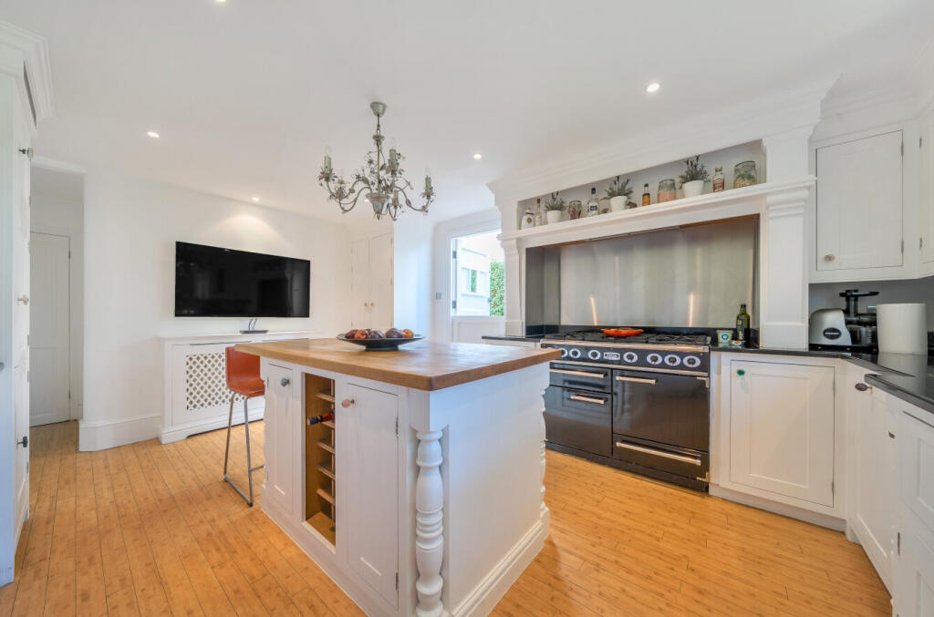 House in London, Red Hill, Elmstead - View 3