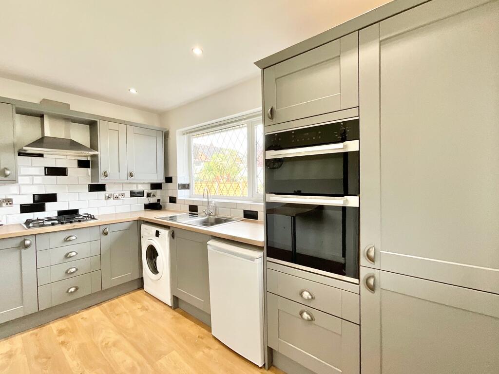 Axon Crescent, Stoke-On-Trent, ST3 photo 2