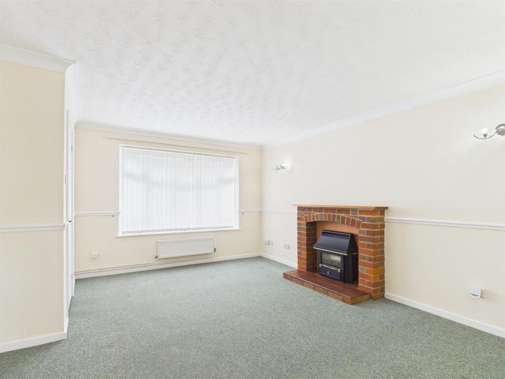 Hazlehurst Drive, Elm Farm, Aylesbury - View 5