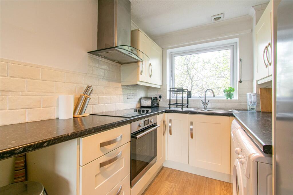 Apartment in Newbury, West Berkshire - View 4