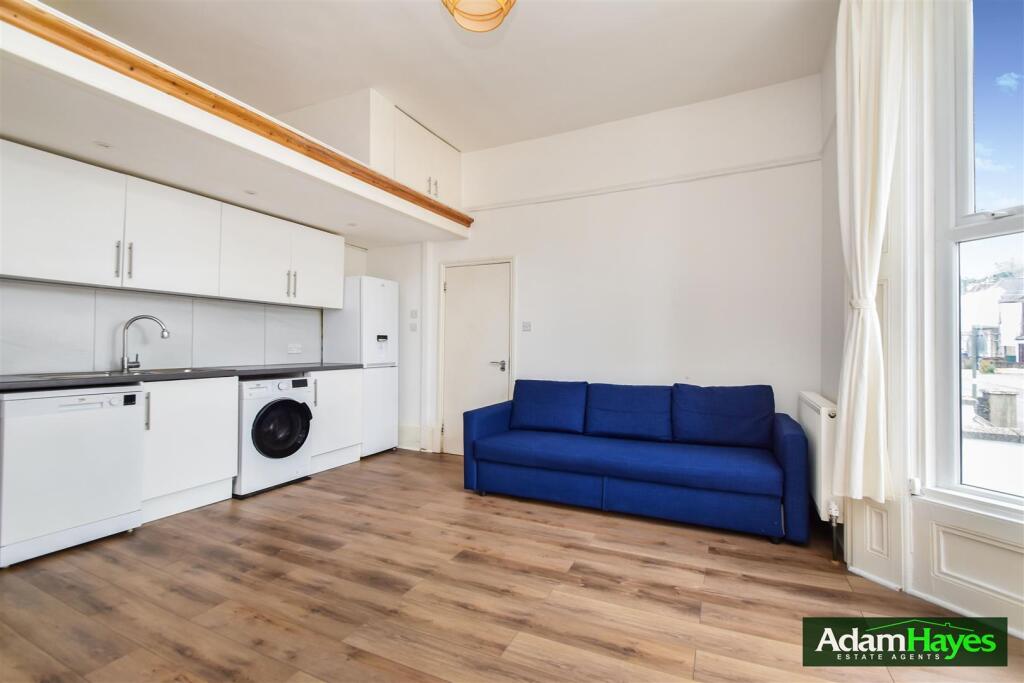 Apartment in London, Church End - View 5